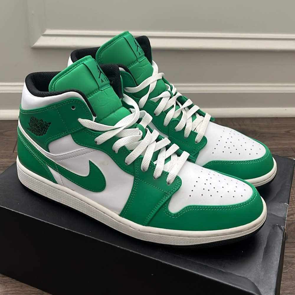 Air Jordan 1 Mid Lucky Green
